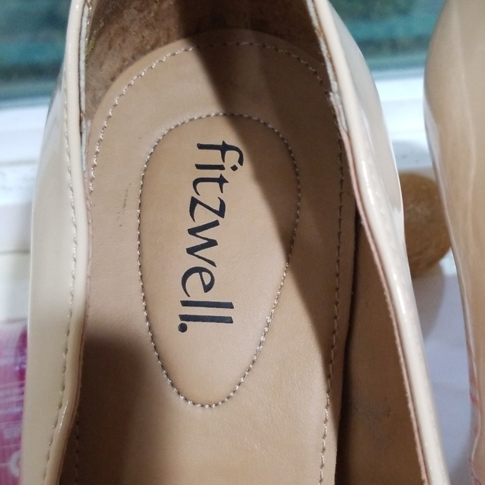 Heels - Picture 4 of 4